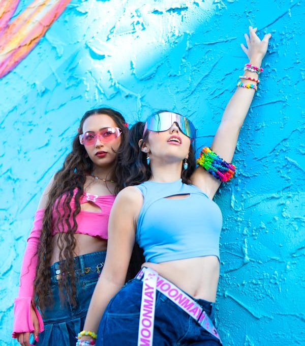 Y2K Fashion: Guide to Rocking the 2000s Trend Like a Pro
