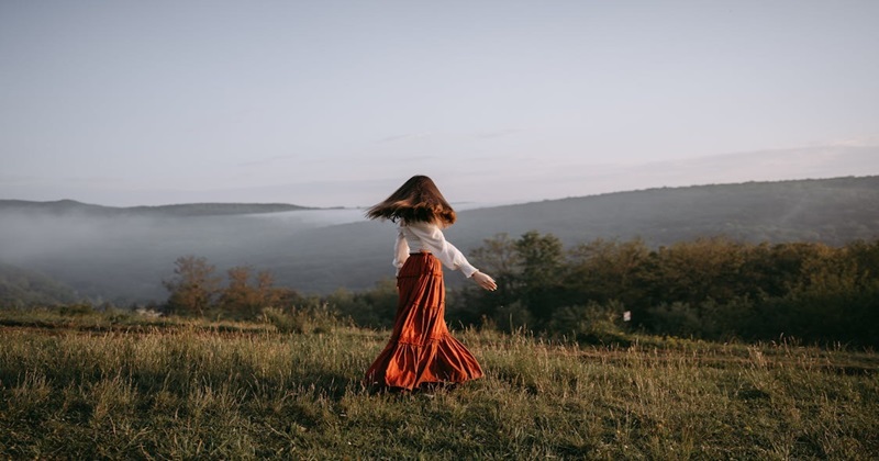 Must-Know: 7 Effortless Ways to Style Maxi Skirts This Fall